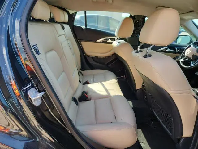 2018 INFINITI QX30 LUXURY  
