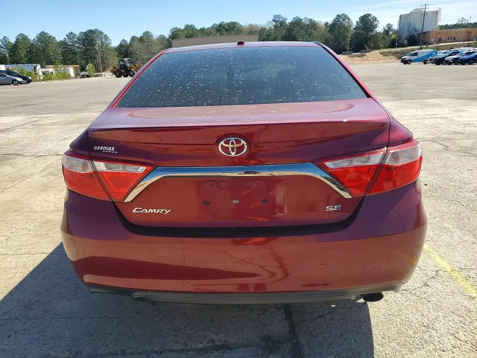 2016 TOYOTA CAMRY SE  