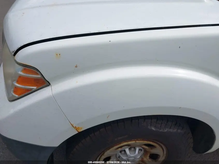 2013 NISSAN FRONTIER S