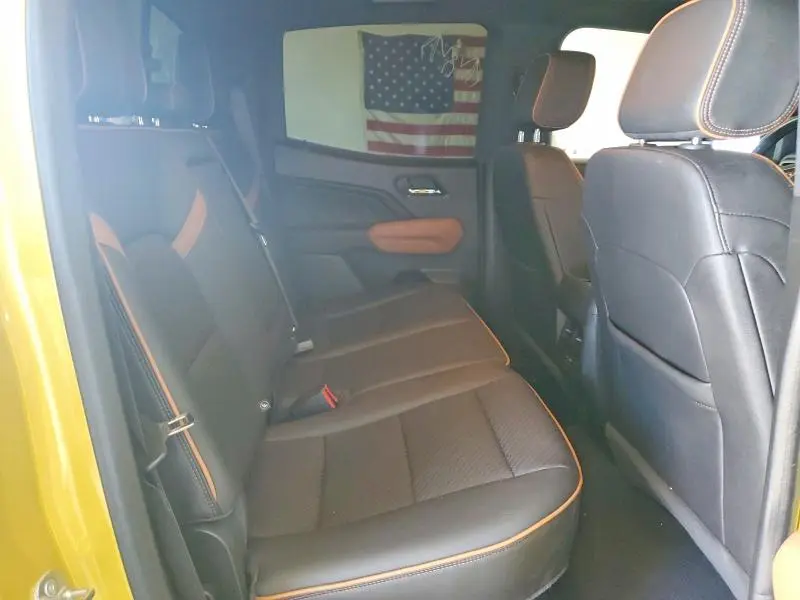 2023 GMC CANYON AT4  