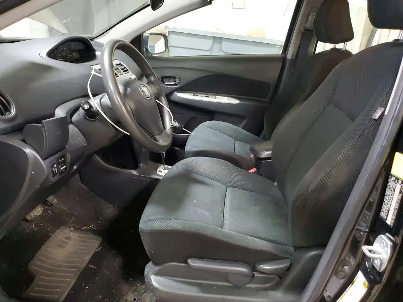 2010 TOYOTA YARIS BASE  