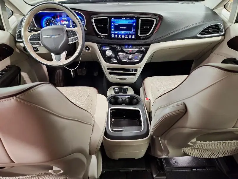 2017 CHRYSLER PACIFICA LIMITED  