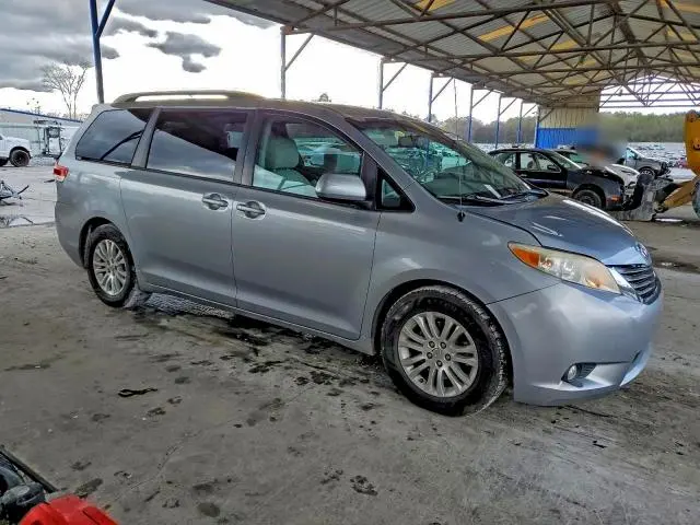 2013 TOYOTA SIENNA XLE  