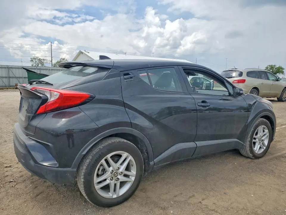 2020 TOYOTA C-HR LE  