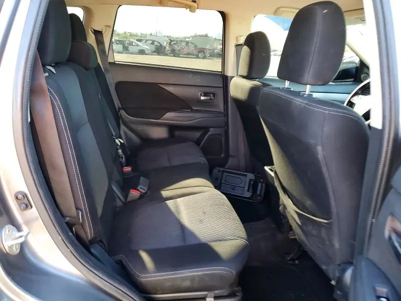 2018 MITSUBISHI OUTLANDER SE  