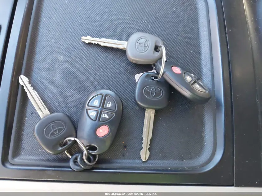 2013 TOYOTA SIENNA LE V6 8 PASSENGER