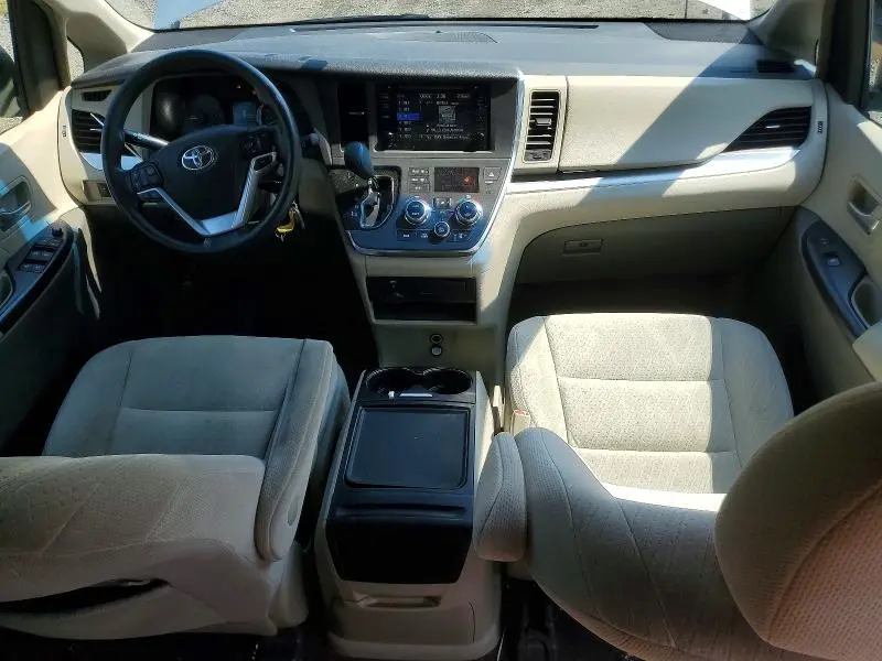 2017 TOYOTA SIENNA LE  