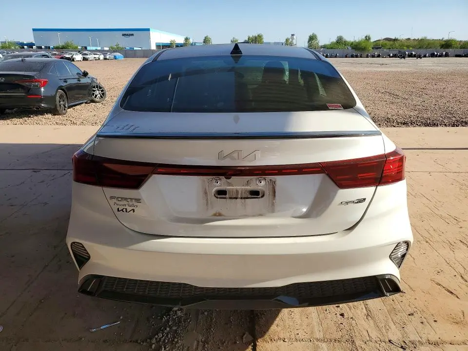 2024 KIA FORTE GT LINE  