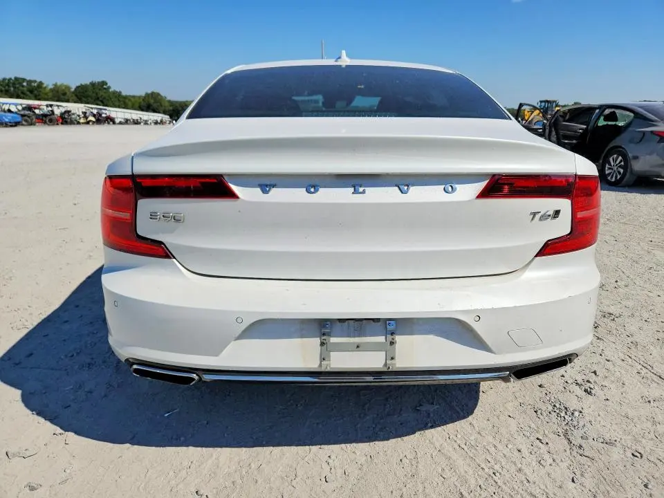 2020 VOLVO S90 T6 MOMENTUM  