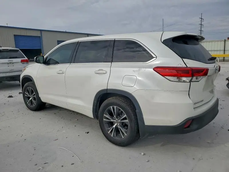 2017 TOYOTA HIGHLANDER LE  