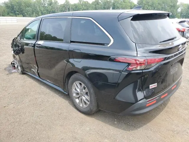 2022 TOYOTA SIENNA LE  
