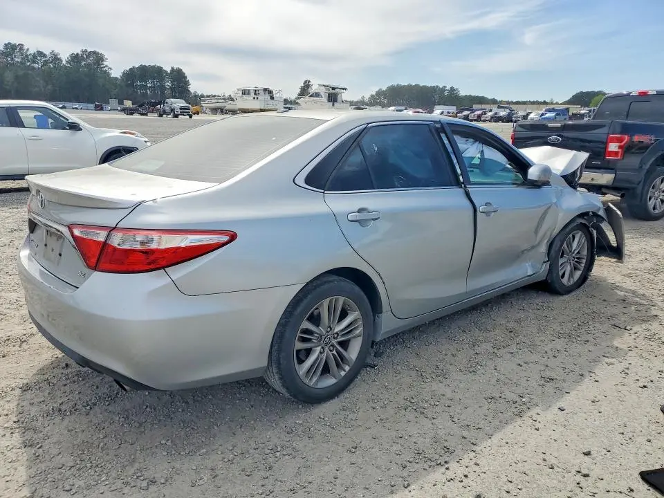 2015 TOYOTA CAMRY SE  