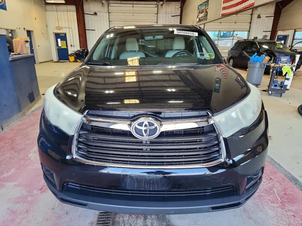 2015 TOYOTA HIGHLANDER LE  