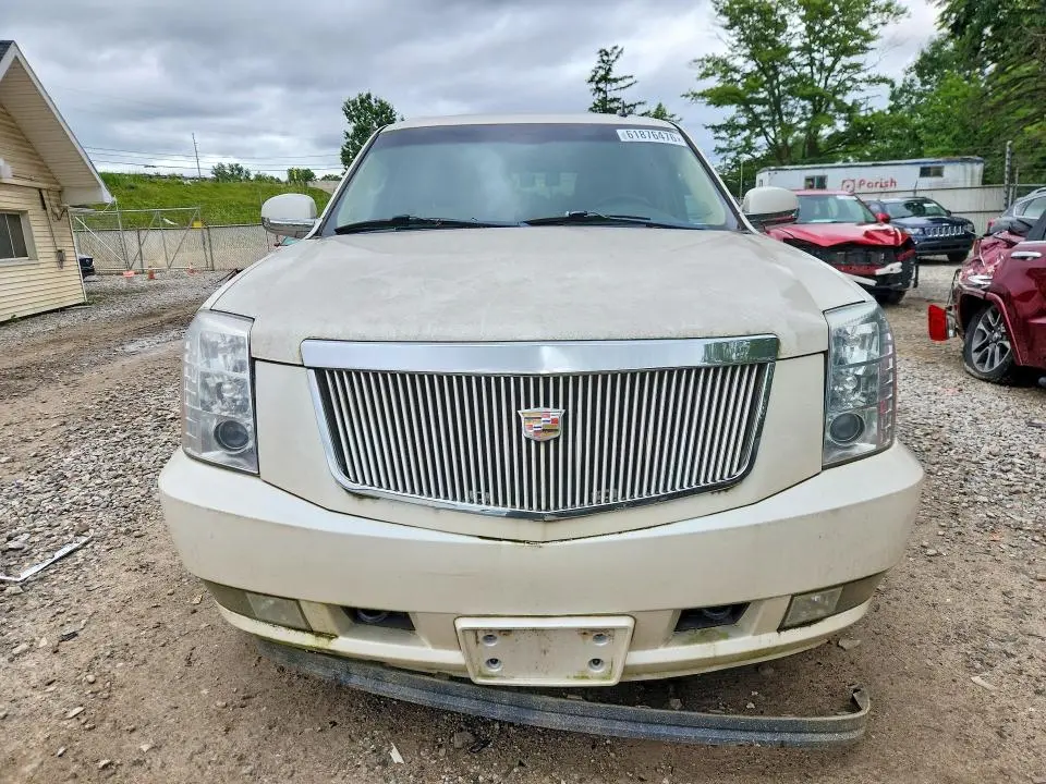 2011 CADILLAC ESCALADE LUXURY  