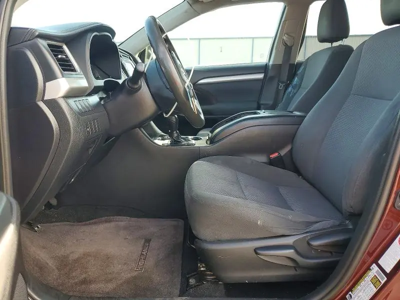 2019 TOYOTA HIGHLANDER LE  
