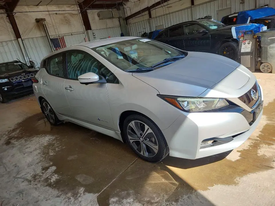 2018 NISSAN LEAF SL  
