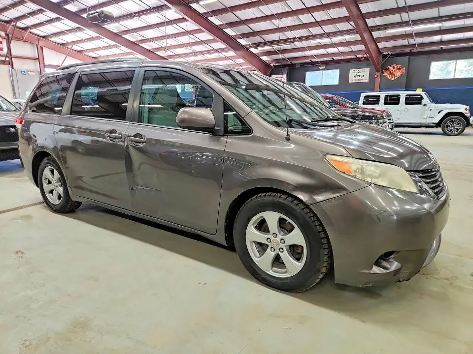 2012 TOYOTA SIENNA LE  