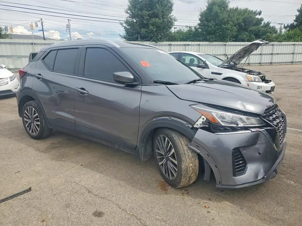 2022 NISSAN KICKS SV  