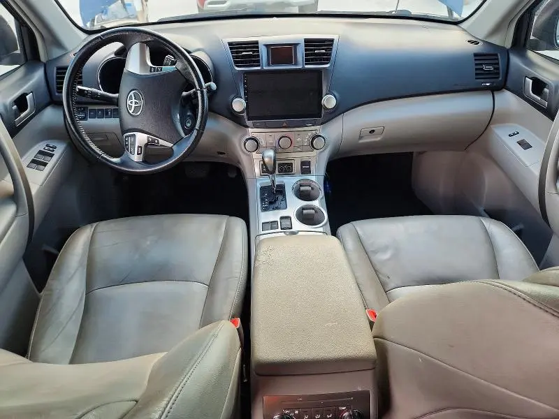 2012 TOYOTA HIGHLANDER SE  