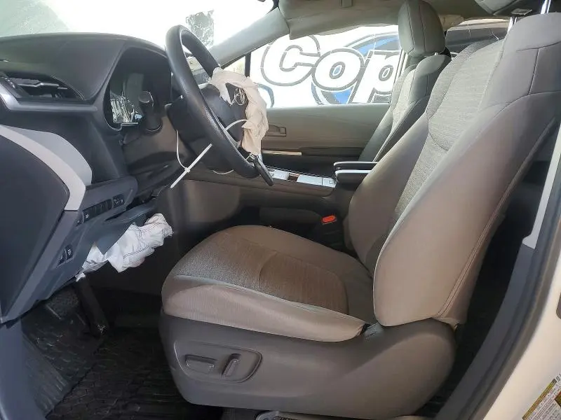 2021 TOYOTA SIENNA LE 8-PASSENGER  