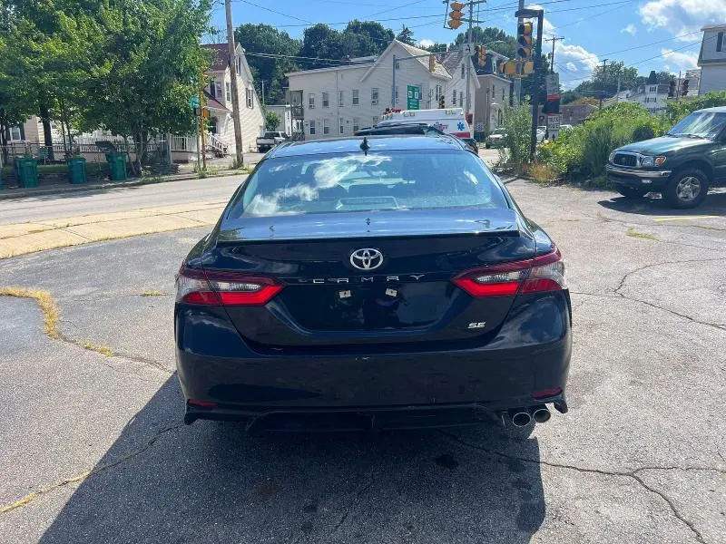 2021 TOYOTA CAMRY SE  