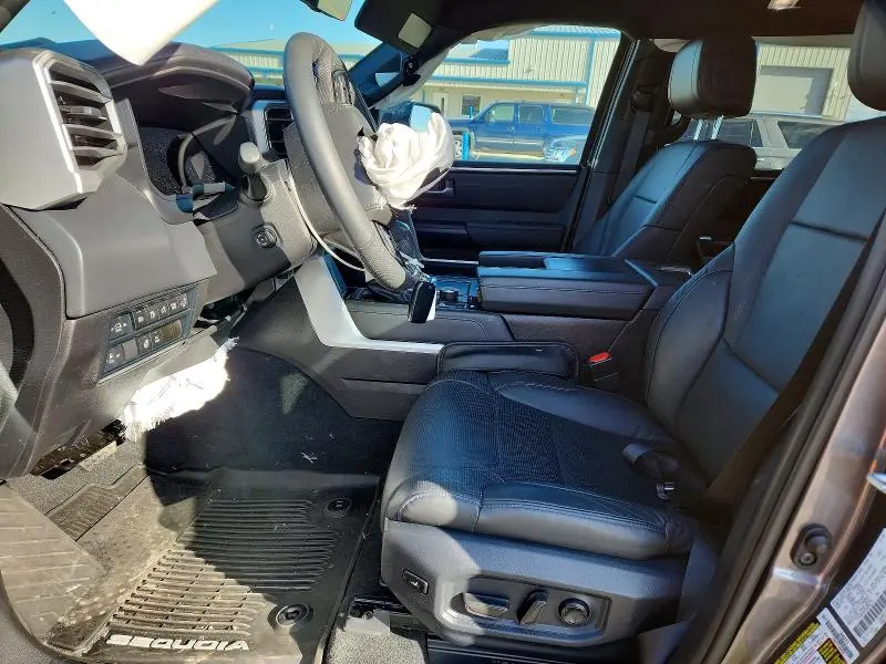 2025 TOYOTA SEQUOIA PLATINUM  