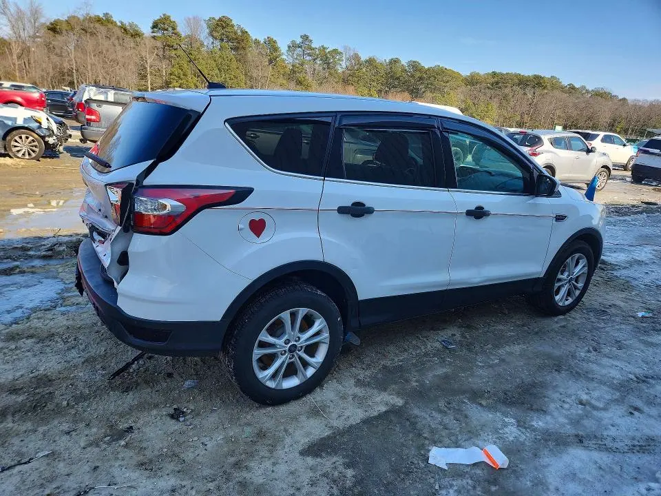 2017 FORD ESCAPE SE  