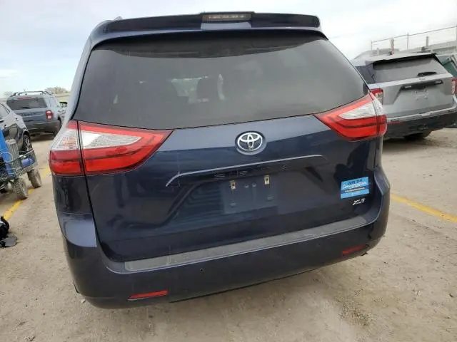 2019 TOYOTA SIENNA XLE  