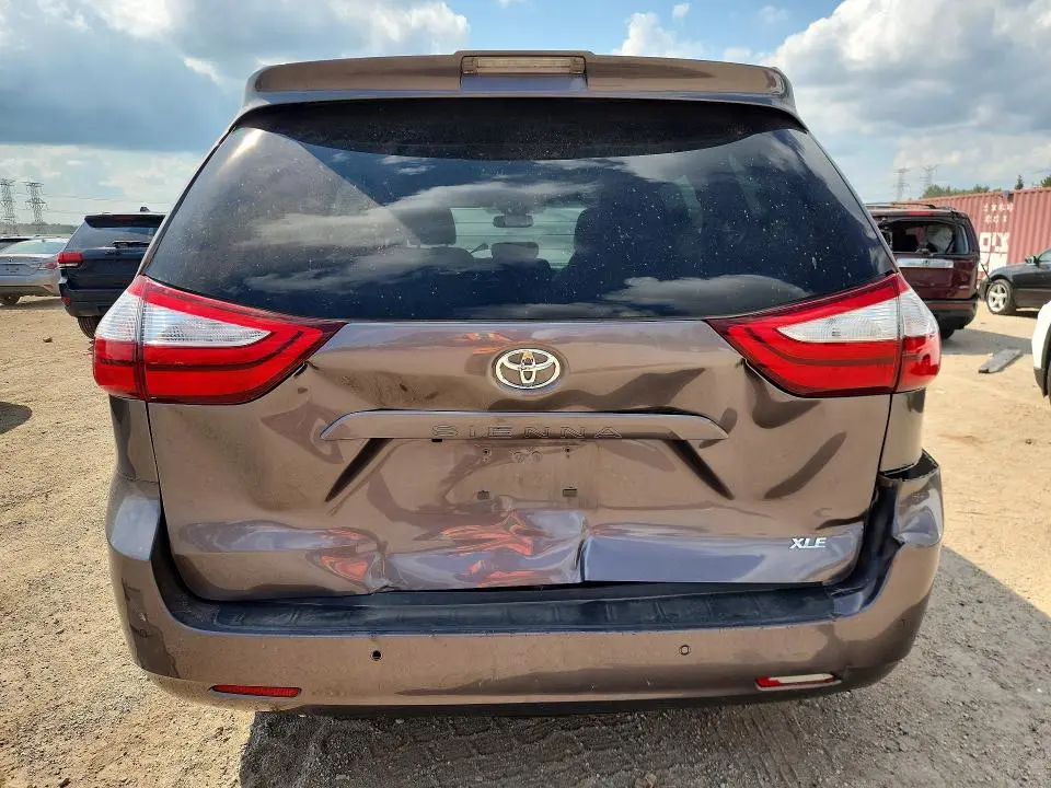 2019 TOYOTA SIENNA XLE 8-PASSENGER  