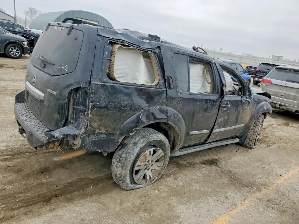 2011 NISSAN PATHFINDER S  