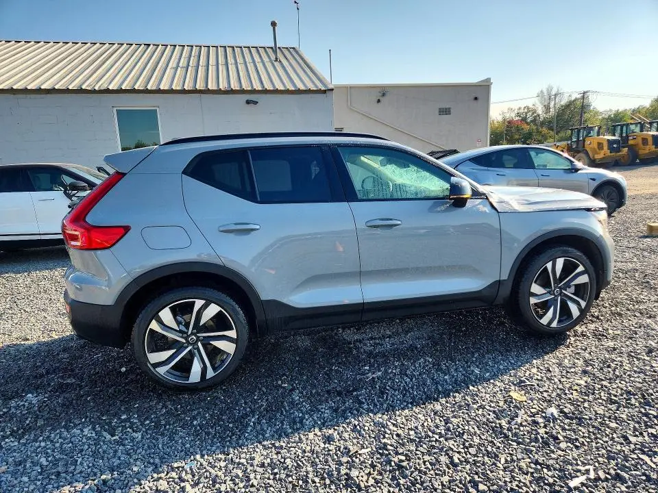 2025 VOLVO XC40 ULTRA  