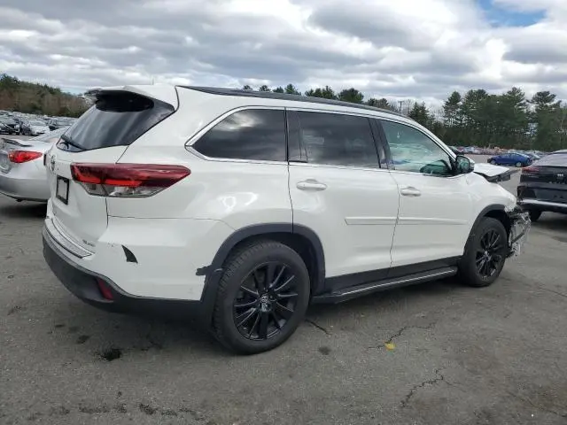 2019 TOYOTA HIGHLANDER SE