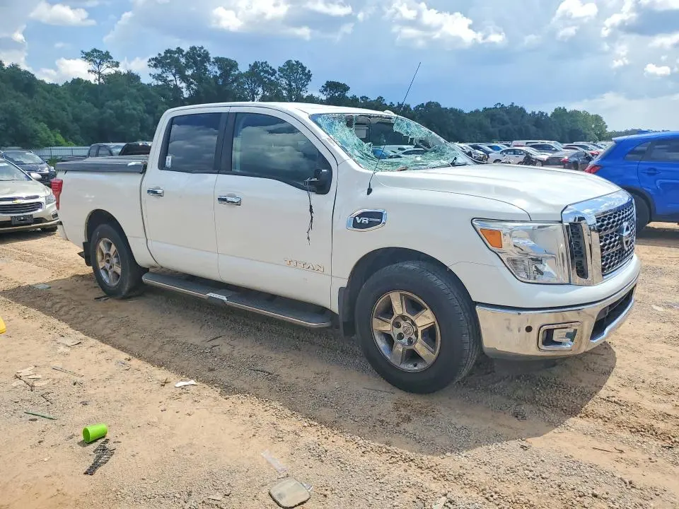 2017 NISSAN TITAN SV  