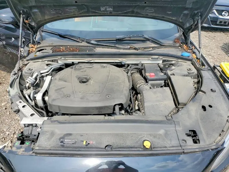 2017 VOLVO S90 T6 MOMENTUM  