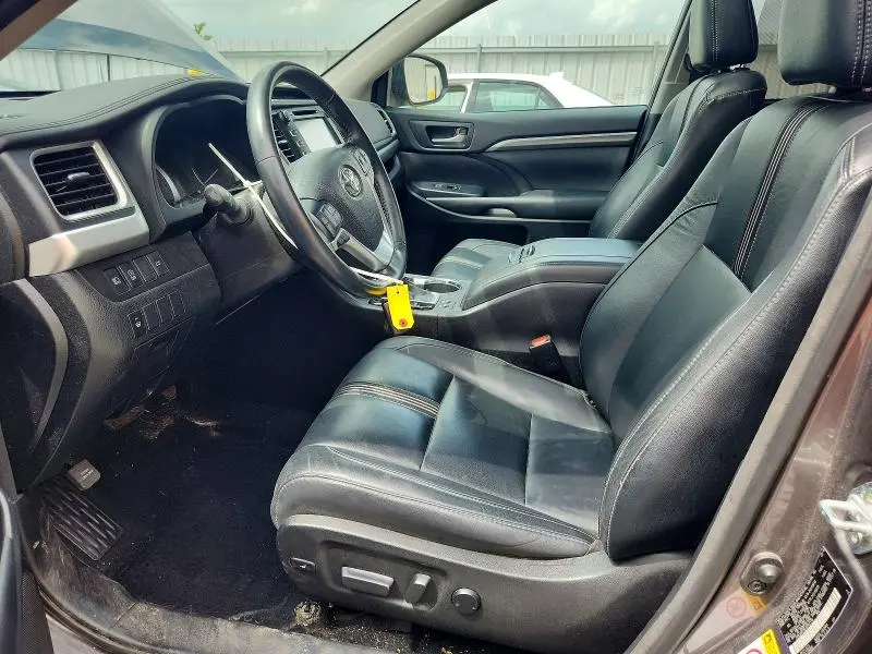 2018 TOYOTA HIGHLANDER SE  