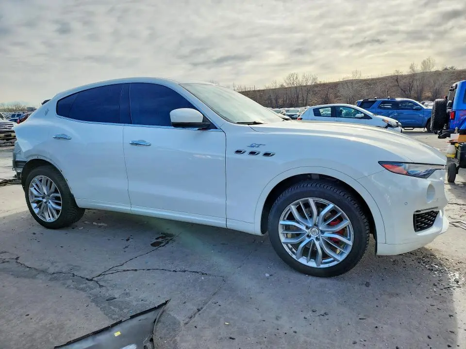 2022 MASERATI LEVANTE BASE  
