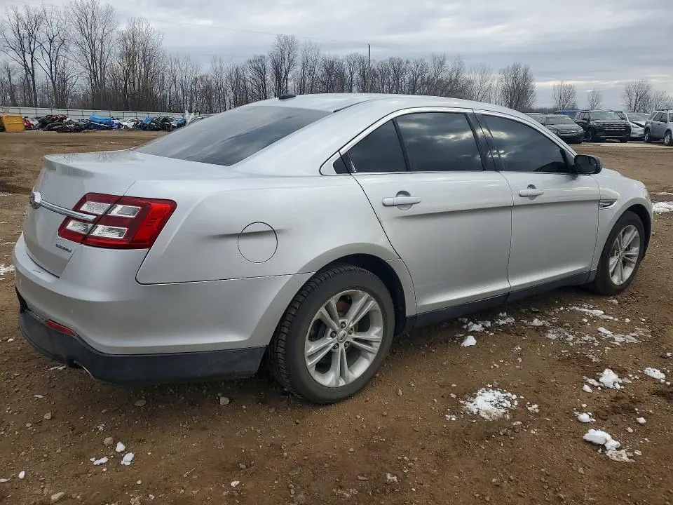2018 FORD TAURUS SE  