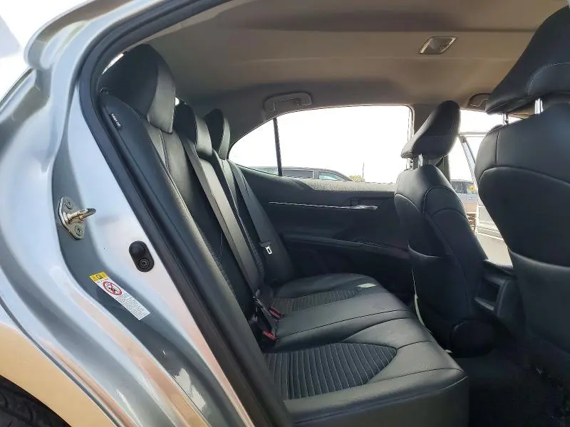 2019 TOYOTA CAMRY SE  
