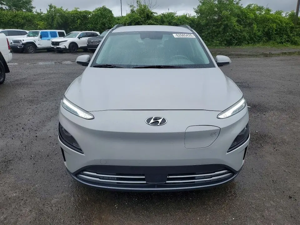 2023 HYUNDAI KONA SE  