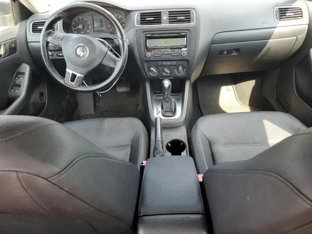 2011 VOLKSWAGEN JETTA SE  