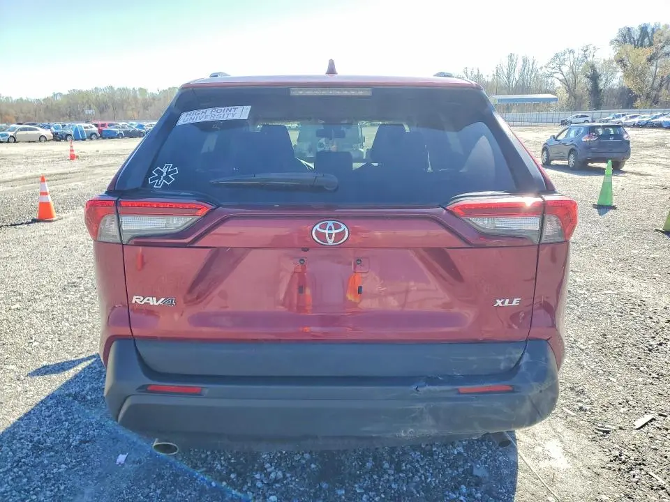 2021 TOYOTA RAV4 XLE  