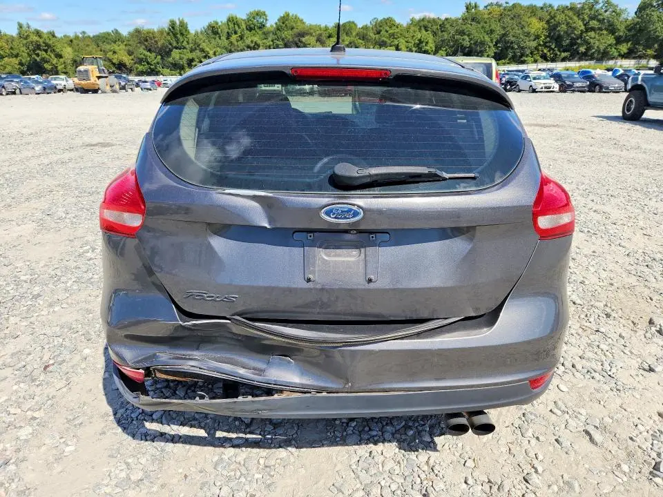 2015 FORD FOCUS SE  