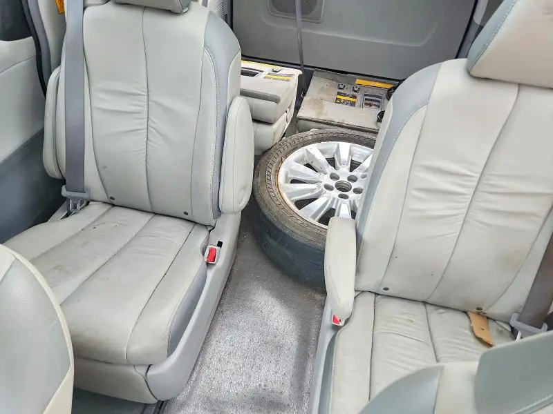 2011 TOYOTA SIENNA LIMITED 7-PASSENGER  
