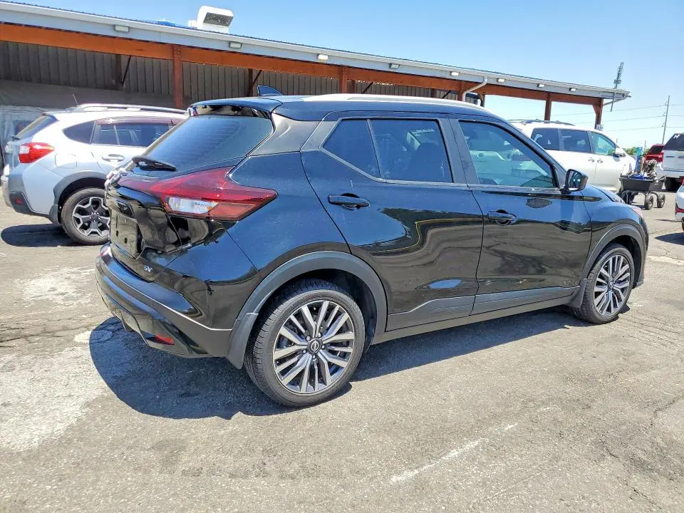 2022 NISSAN KICKS SV  