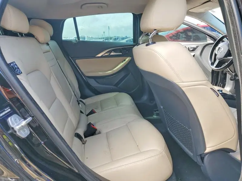 2017 INFINITI QX30 BASE  