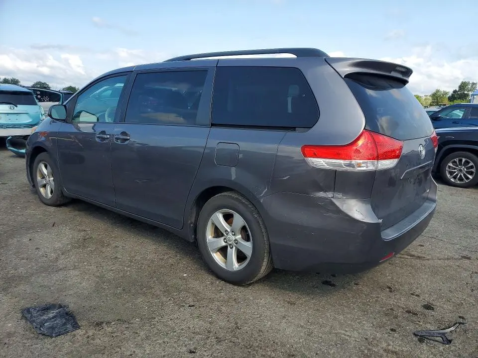 2011 TOYOTA SIENNA LE  