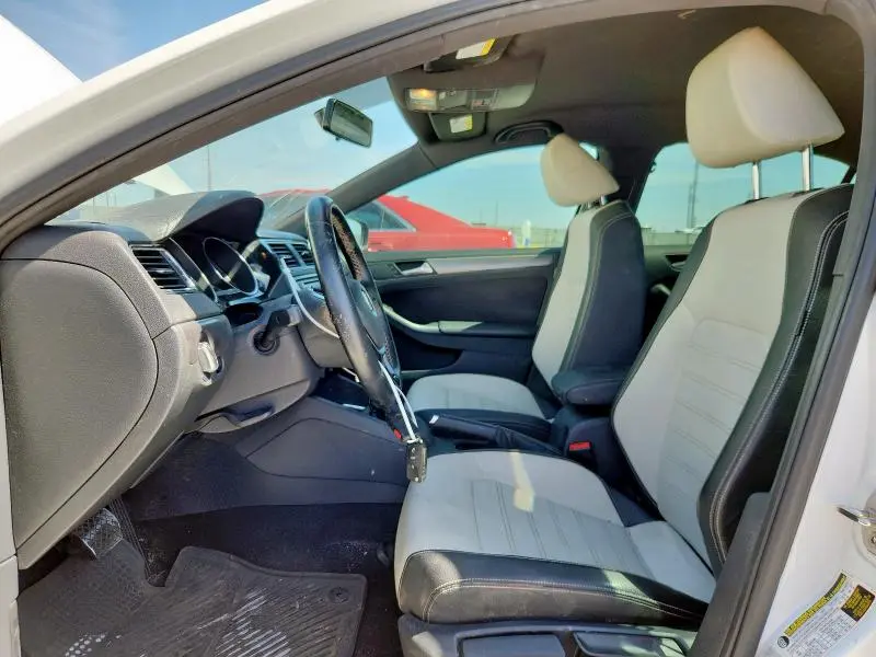 2016 VOLKSWAGEN JETTA SPORT  