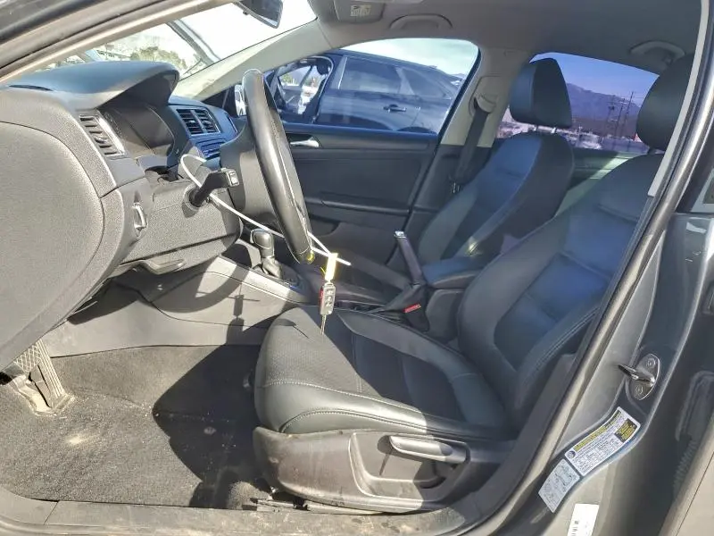 2011 VOLKSWAGEN JETTA SE  