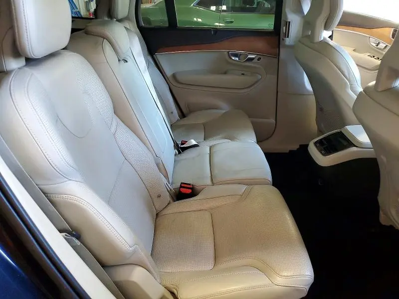 2017 VOLVO XC90 T6  