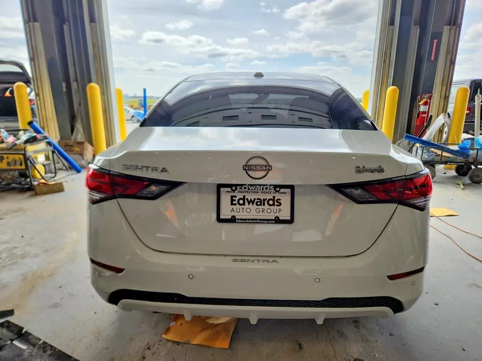 2025 NISSAN SENTRA SV  